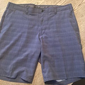 Men’s golf shorts